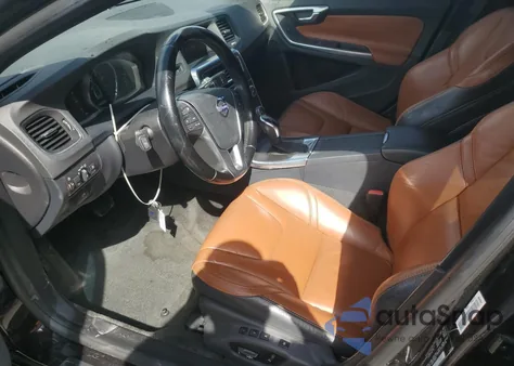 2015 Volvo S60 Platinum z USA, uszkodzony, nr VIN YV140MFMXF2341108